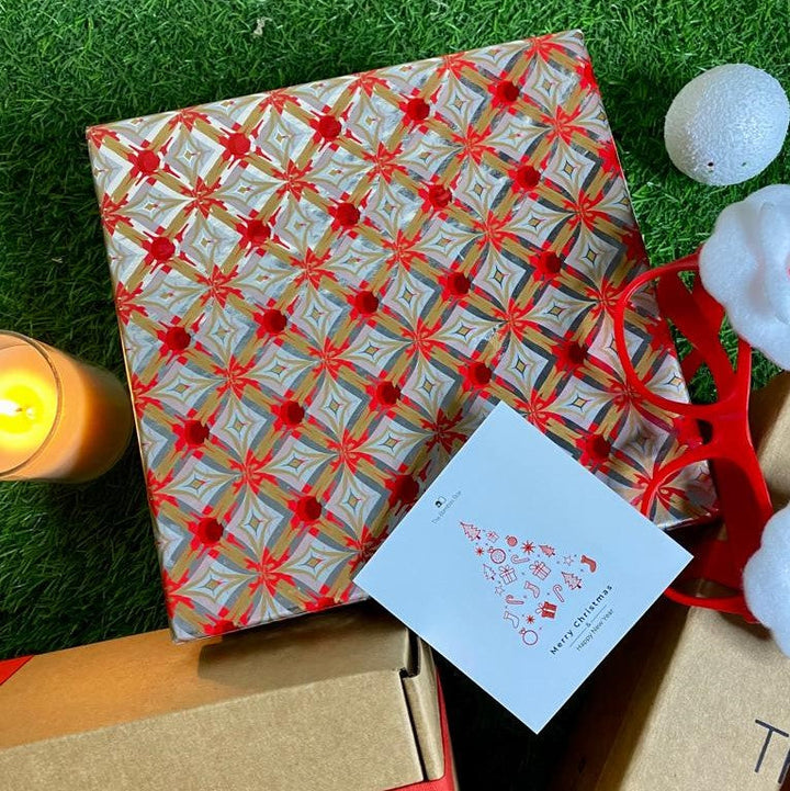 صندوق هدايا سانتا المخمور | احتفال مستدام مع كؤوس النبيذ وشمعة الصويا